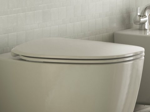 IDEAL Standard Dea Ultra ploché WC sedadlo Biela